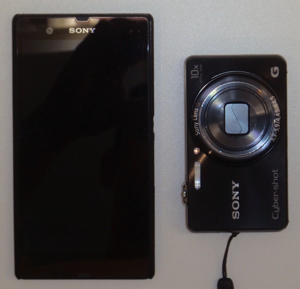 Sony WX 200 vs Sony Xperia z - Größenvergleich - Kamera und Smartphone - smartcamnews.eu