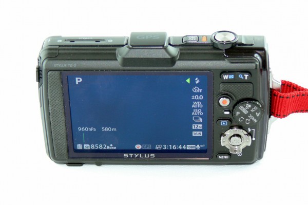 Olympus TG-2 - Outdoor Kamera - Back_Side mit aktiven Display