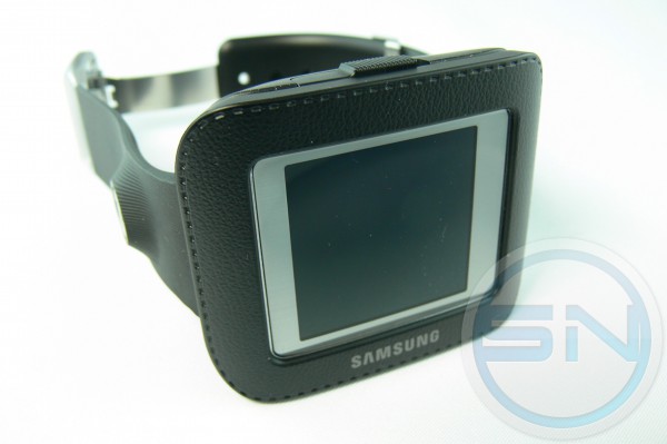 Samsung Galaxy Gear - mit NFC Ladeschale als Armbanduhr - smartcamnews.eu