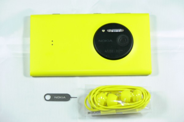 Unboxing - Nokia Lumia 1020 - smartcamnews